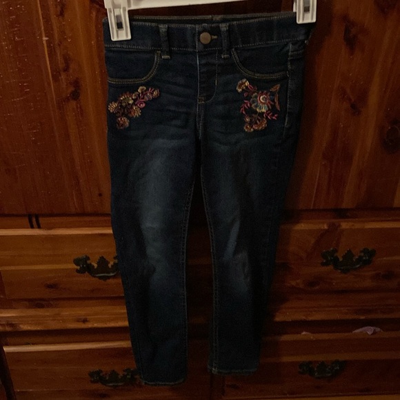 PREOWNED  GIRLS PANTS SIZE 7-8! IN EXCELLENT CONDITION! SMOKE FREE HOME! - Picture 2 of 3